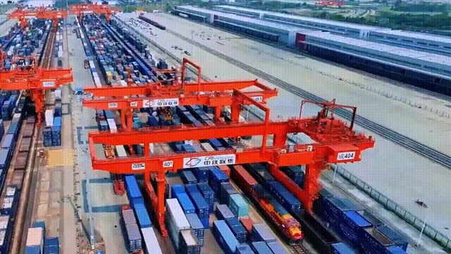 △郫县豆瓣产品走向世界。图据视频号@看度经济