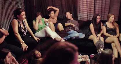 观赛中的多洛雷斯。 C罗纪录片《罗纳尔多》截图