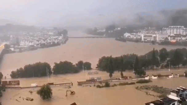 安徽强降雨还将持续 黄山多地发布暴雨红色预警