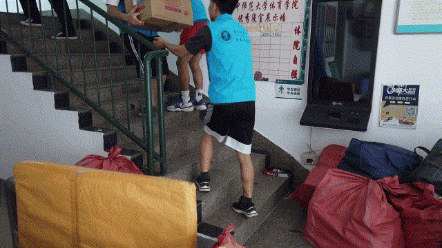 你“搬”我“帮”!华师体院“蓝鲸突击队”真帅!