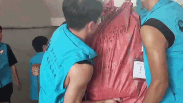 你“搬”我“帮”!华师体院“蓝鲸突击队”真帅!