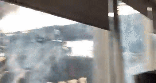 △地震发生时，网民在墨尔本一火车站拍摄的视频画面