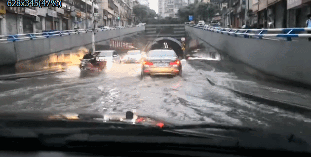 强降雨来袭！重庆渝北多地道路受阻、城区积水