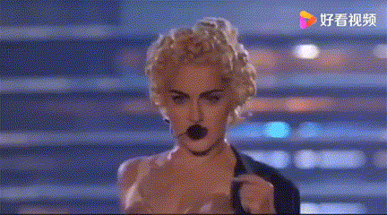 这内衣外穿，超人看了都直呼内行