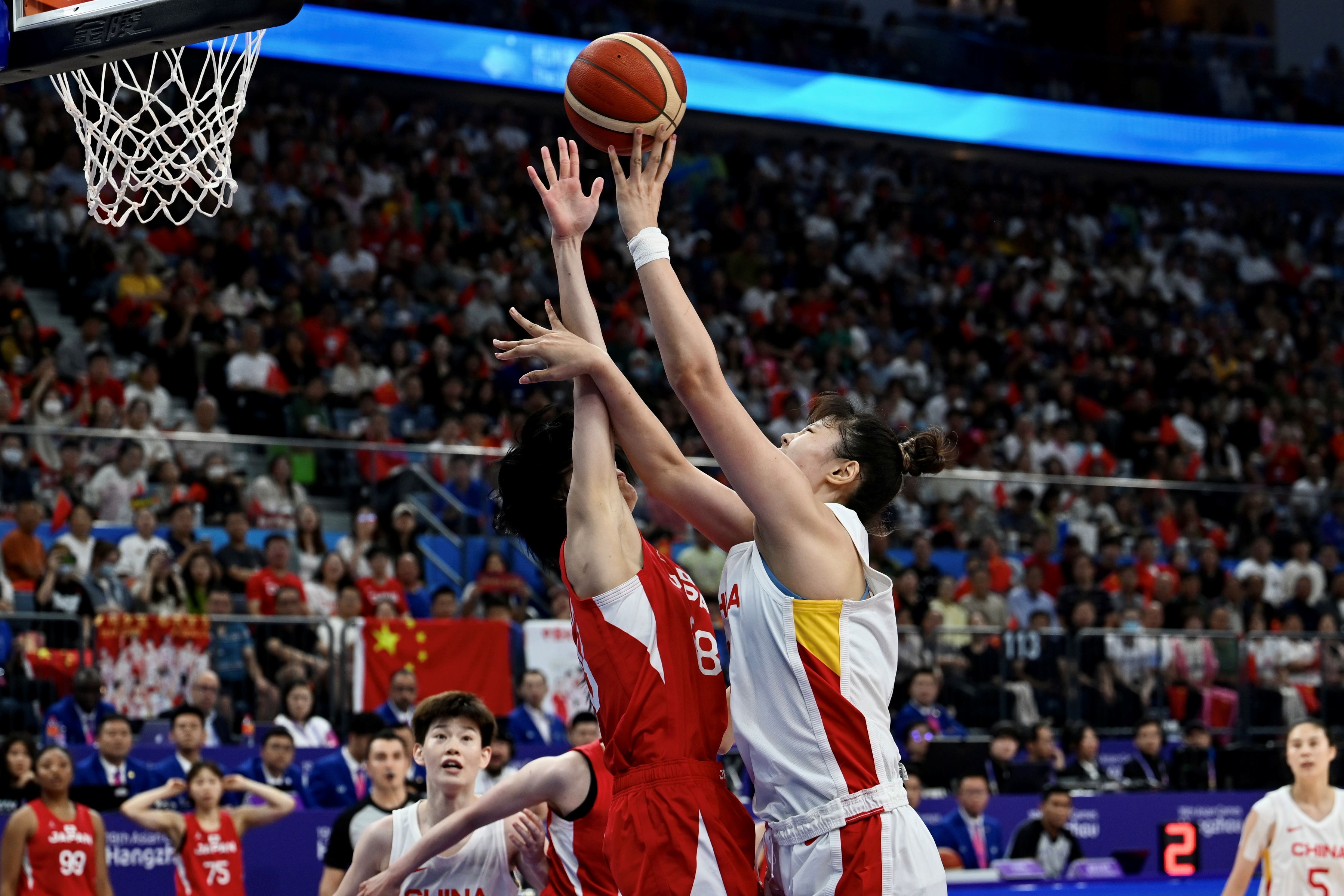 中国女篮74比72击败日本队