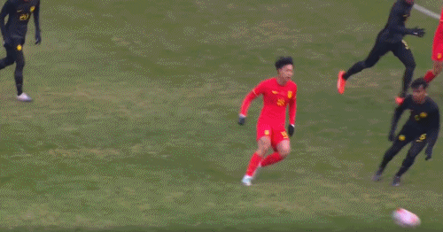 国奥队在比赛中难以抓住破门机会。