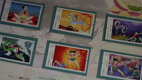 △ 实拍：还能看到邮票上的防伪荧光喷码