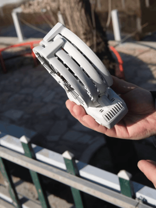 DJI Flip 桨叶结构展开动作｜图片来源：极客公园