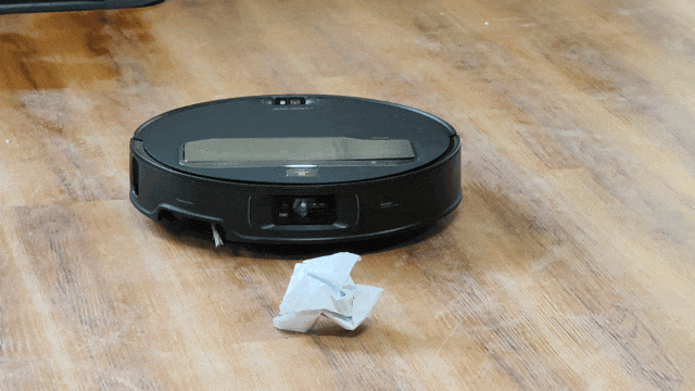 将纸团扔到垃圾桶里（文章演示 gif 均进行了加速处理）