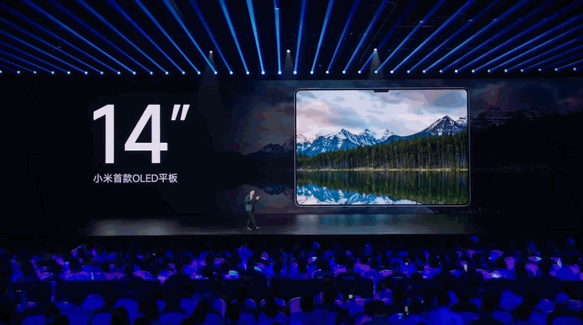 3:2的长宽比，使其比14寸16:10的笔记本的屏幕还要略大一点。