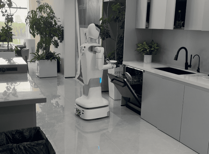 图片来源：极客公园拍摄 无加速 而在另一个场景下，我们将一个绿植放在了离盘子非常近的地方，挑战机器人是否能够进行识别。