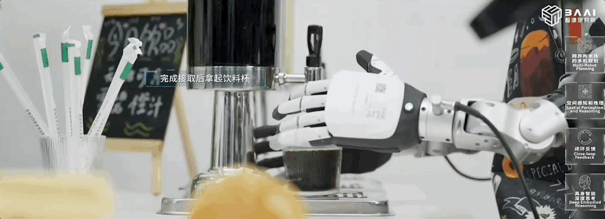 为人取放饮料。