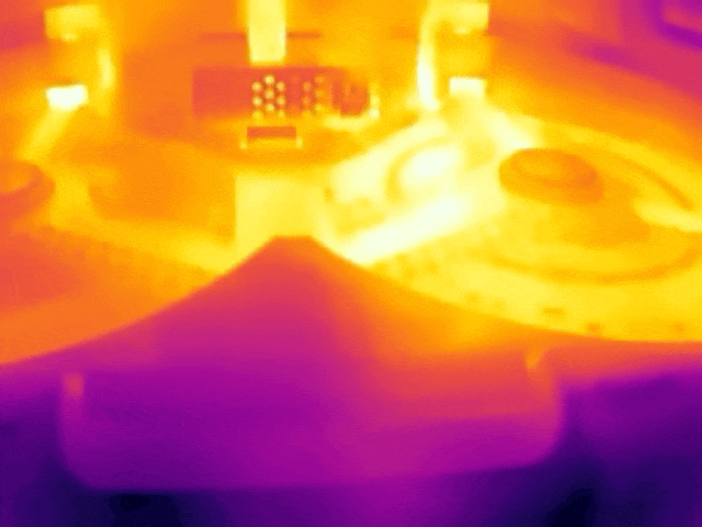 自清洁后还有余热的清洁盘，高温作用区域一目了然（自清洁完成后拍摄）