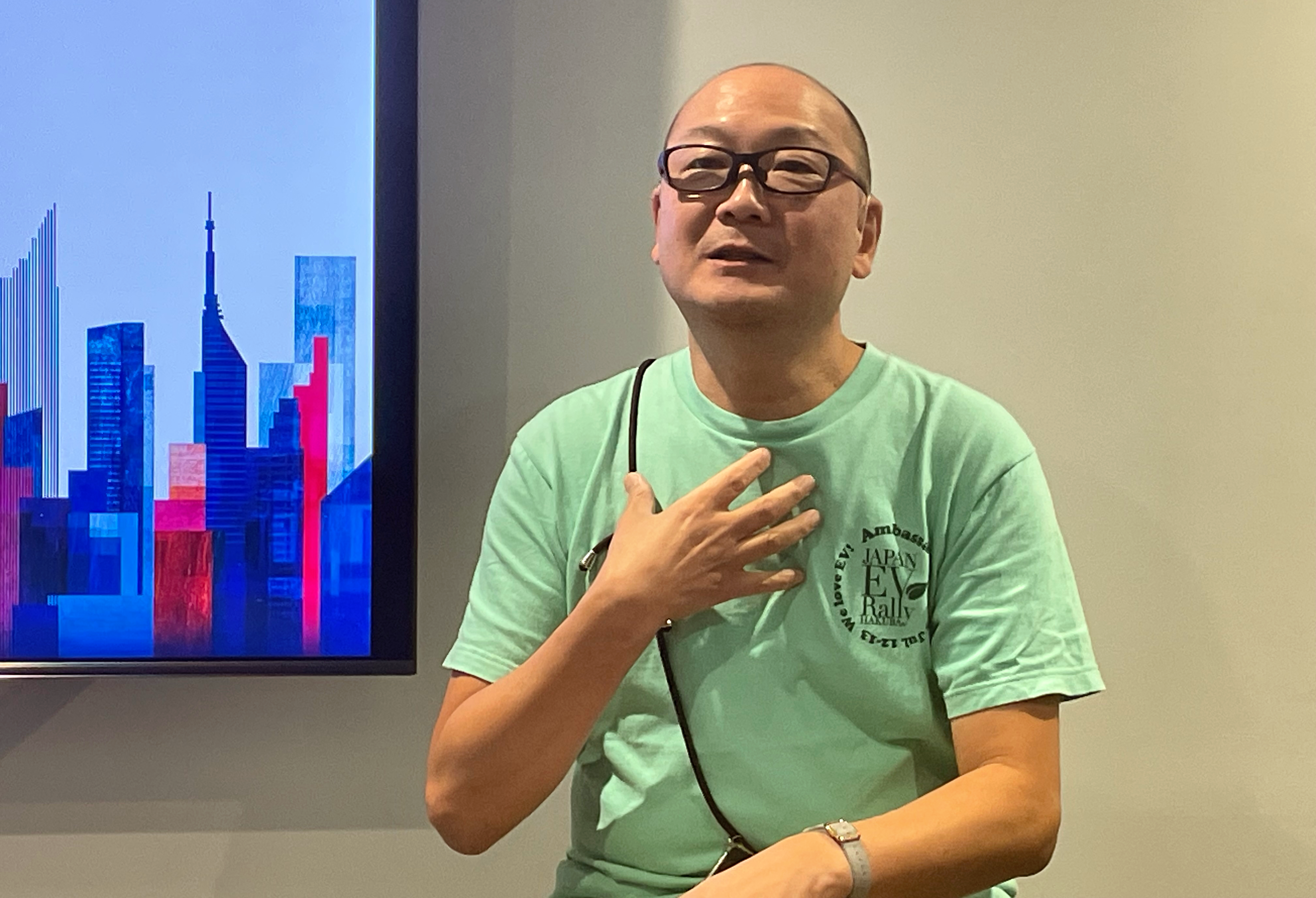 比亚迪海豚车主韦兴先生，也是一位工程师 | 图片来源：极客公园