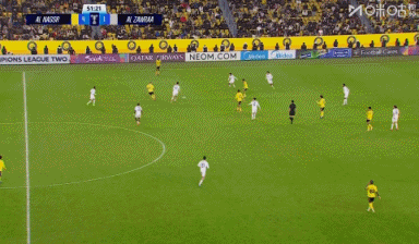 科曼射门击中横梁