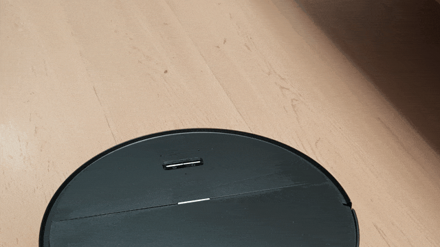 （如上图所示，吃饭洒落在地板上、已经半凝固的块状小油渍，G30S Pro 也能清洁干净）