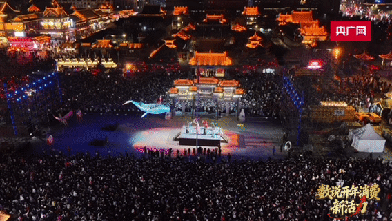 《又见昭君》高空威亚秀（央广网发  玉泉区融媒体中心供图）