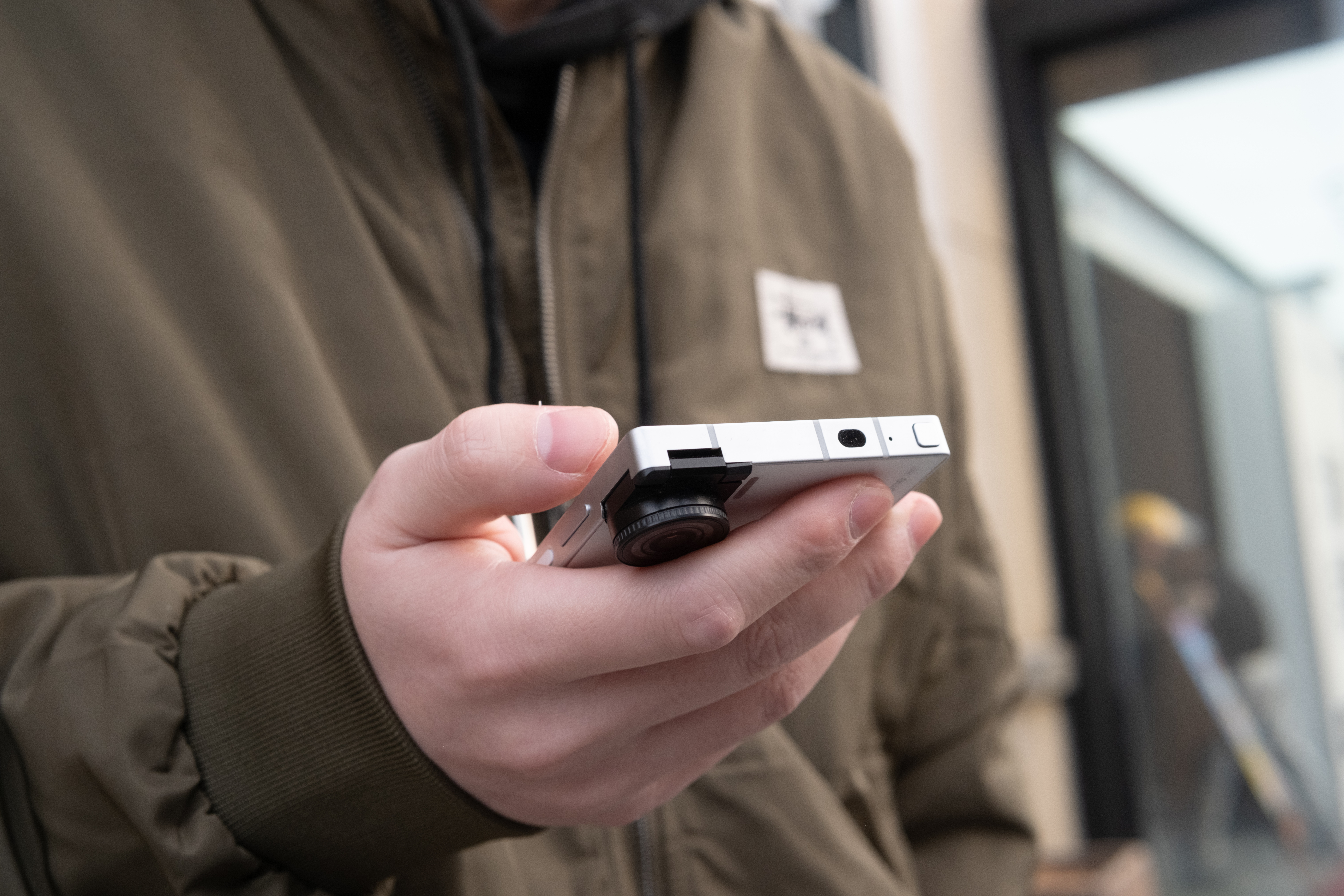 MindOne Pro 相机模组支持 180 度翻转 ｜ 图片来源：极客公园