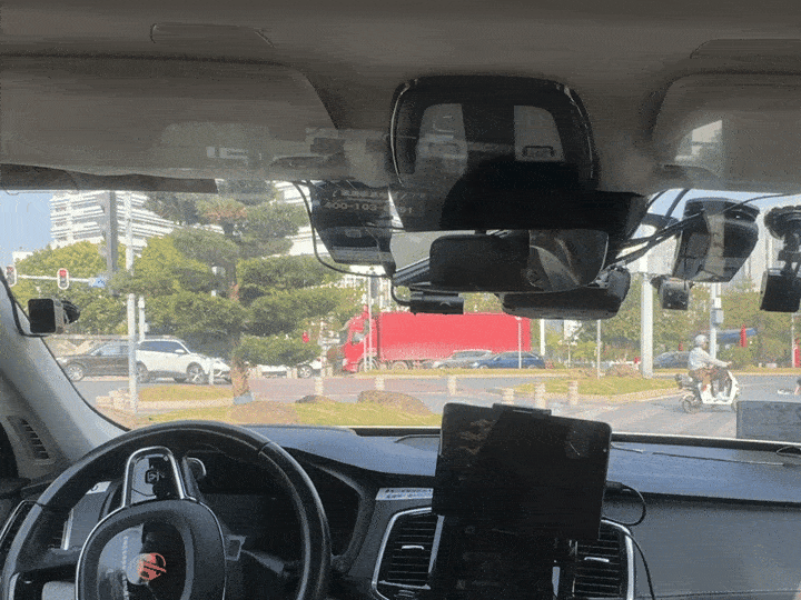 车辆在等待行人完全通过后才行驶