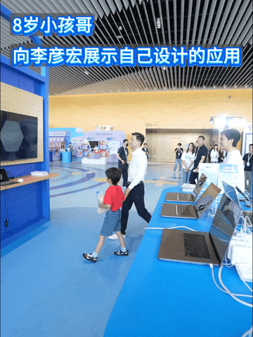 图：扑满展示自己通过秒哒创造的成果