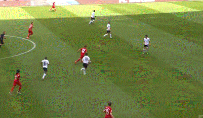 里贝里标志性的突破进球。