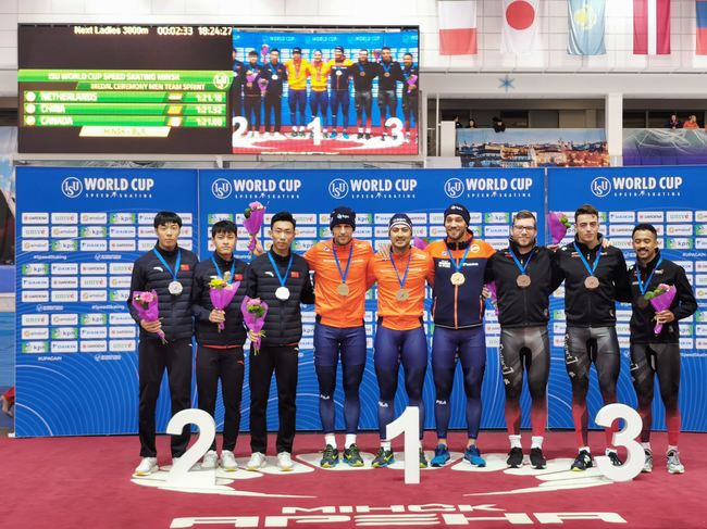中国男队首登团体冲刺领奖台