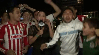 墨西哥女主播直播中暴打男球迷