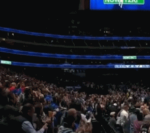 【影片】萬眾歡呼!德佬退役後首次回到主場,還攜手兩大名宿一同觀看比賽!-黑特籃球-NBA新聞影音圖片分享社區