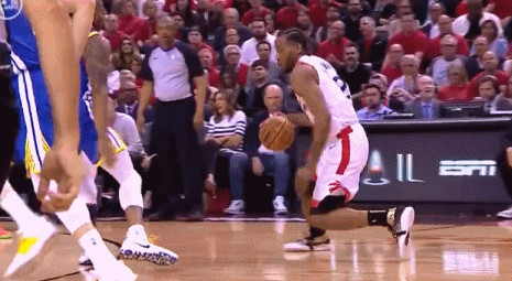 【影片】頭部受傷!Iguodala撞上小Gasol,痛苦捂著後腦勺目前已返回更衣室!-黑特籃球-NBA新聞影音圖片分享社區