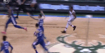 【影片】看著都疼!公鹿悍將空中被打頭橫拍倒地,大帝吃一惡犯!-黑特籃球-NBA新聞影音圖片分享社區