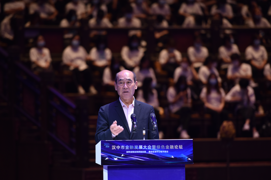 圖為深圳市金融穩(wěn)定發(fā)展研究院理事長(zhǎng)、全國(guó)社保基金會(huì)原副理事長(zhǎng)王忠民作演講