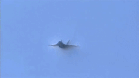 超音速飞机形成的普朗特-格劳厄脱凝结云