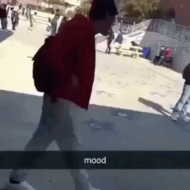 网络游戏 页游新闻 ></p></a> 正文内容  开始左后的妹子突然变成小伙子了呢