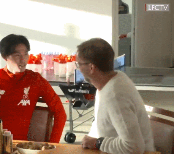 南野拓实与克洛普交流