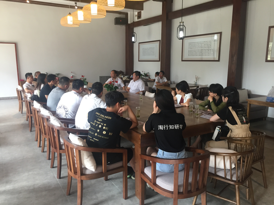 各代表在台州府城参加研讨会