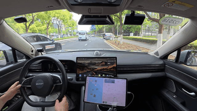 2025上海车展：轻舟智航发布行业首个基于单征程6M的端到端城市NOA