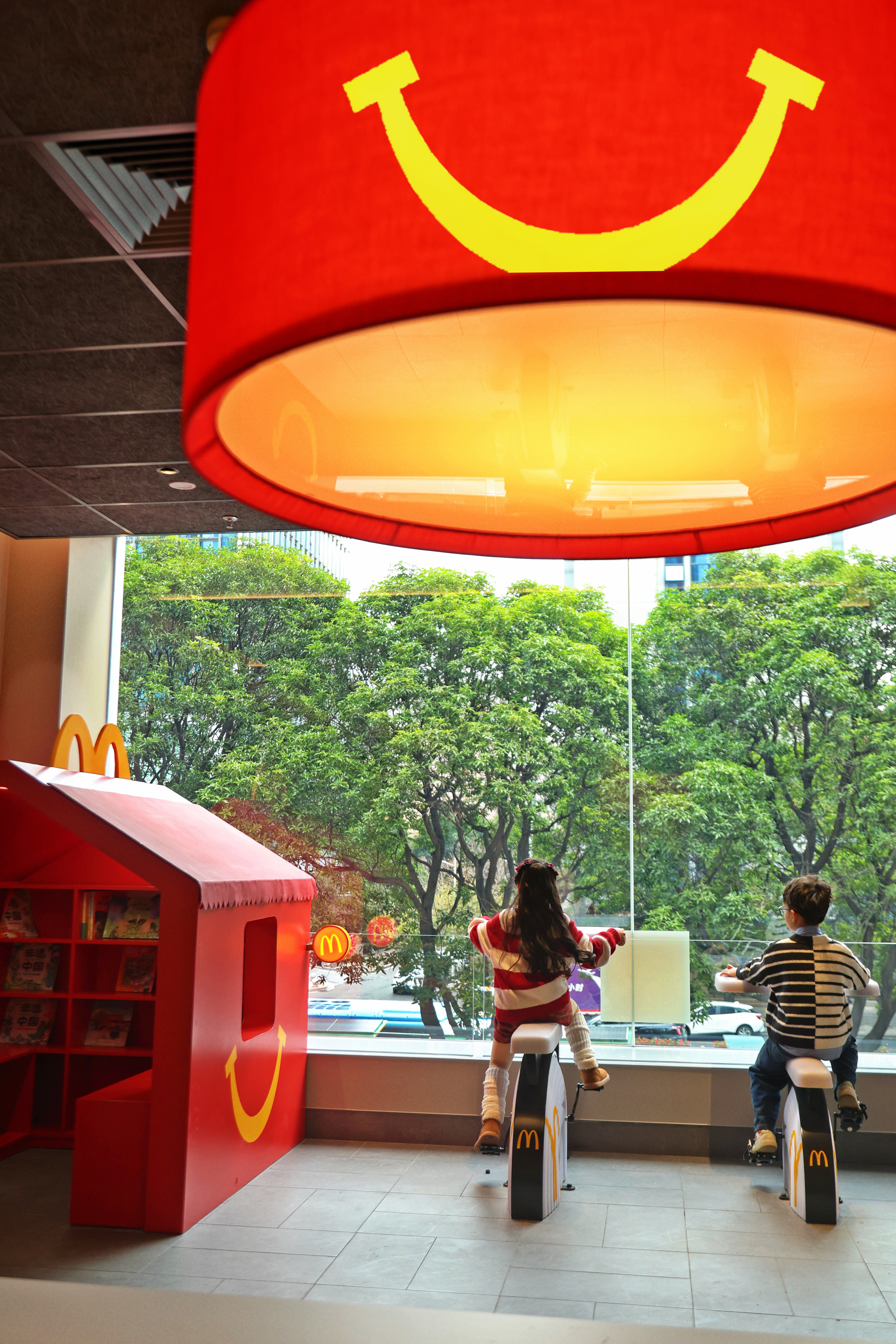 “重塑好物”系列环保亲子充电单车