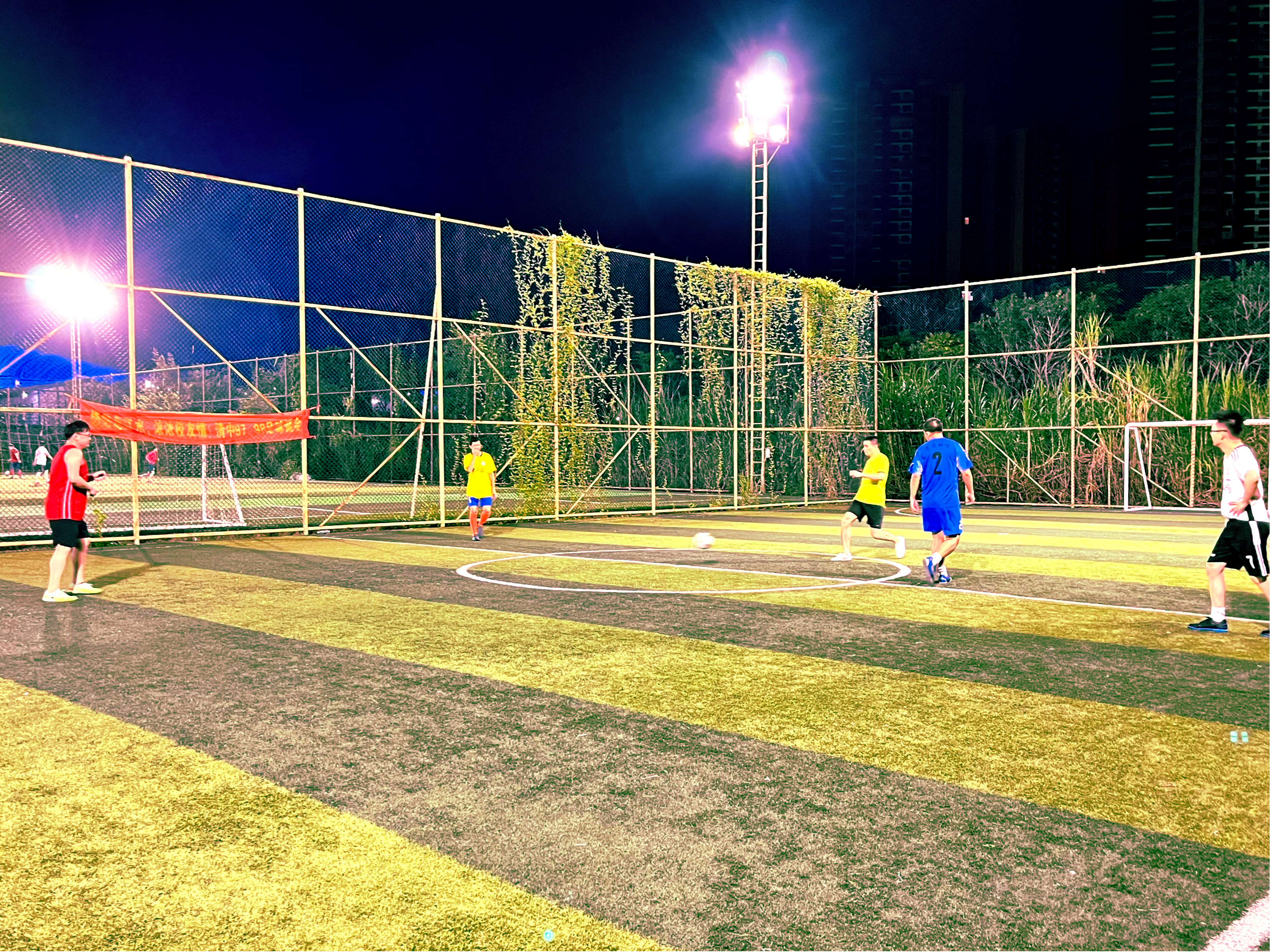 图为队员赛前训练