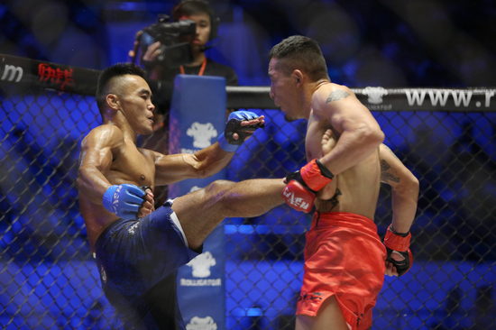 77秒TKO！沙依兰速胜杨俊凯晋级精武门四强