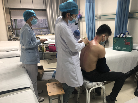 中医李同军教授省名中医盛国滨教授互联网医院也为夜诊提供了便利条件