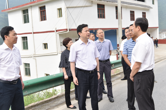 巴中市副市长,南江县委书记刘凯和市自然资源和规划局局长何小兵等