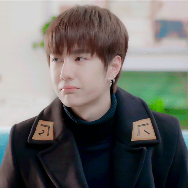 嘟嘟嘴,眨眨眼,可可爱爱的奶盖