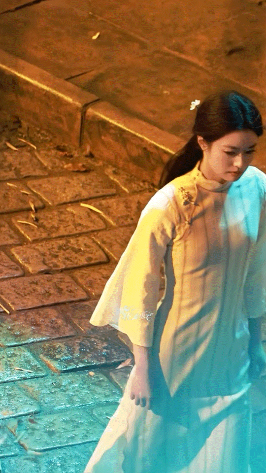 徐若晗《玉簟秋》暖光路透曝光,《爱你》雨景氛围感十足|封神|镜头感|美学_新浪娱乐_新浪新闻