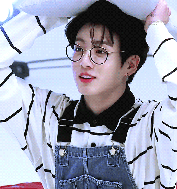 令人意想不到的同龄明星上官喜爱竟然和田柾国lisa同龄