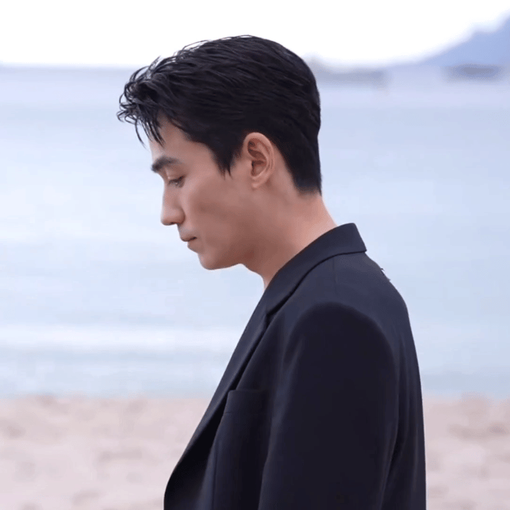 被海边男神帅醒的一天|男神|朱一龙|刘昊然_新浪新闻