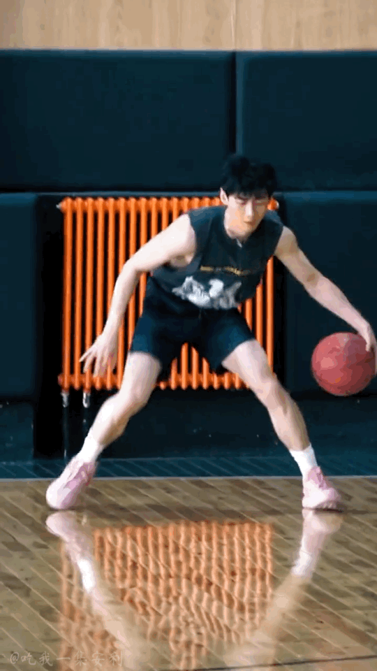 白敬亭亲自营业自己打篮球,疯狂舔屏打call,我又一次心动了!