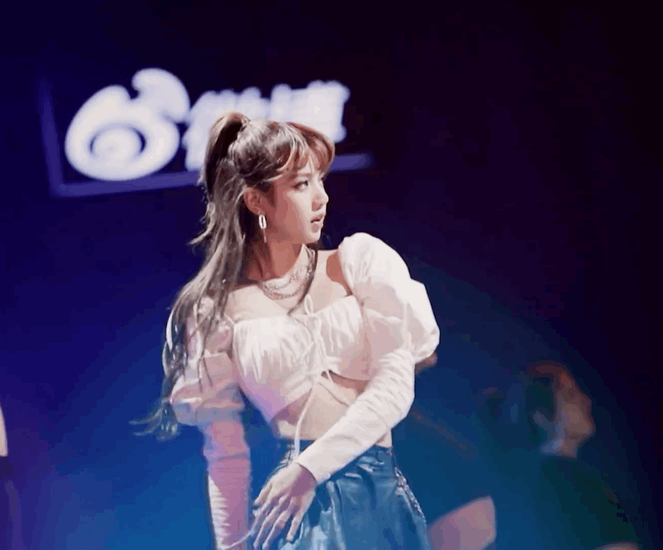 踏入了新一岁的征程,美丽又可爱的女孩啊