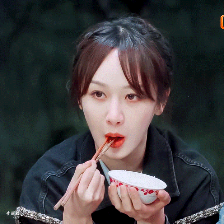 杨紫是真的很爱吃看她吃东西真香感觉都是人间美味特别可爱