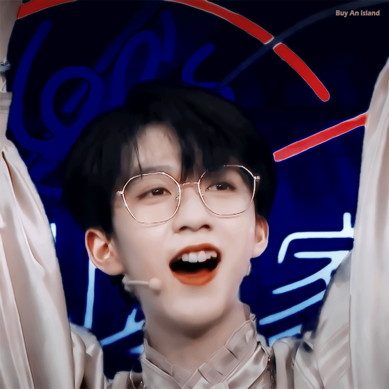 贺峻霖金丝眼镜造型合集论贺儿与金丝眼镜的适配度