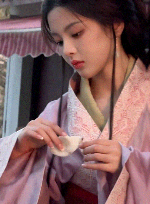 回眸一笑百媚生,六宫粉黛无颜色!